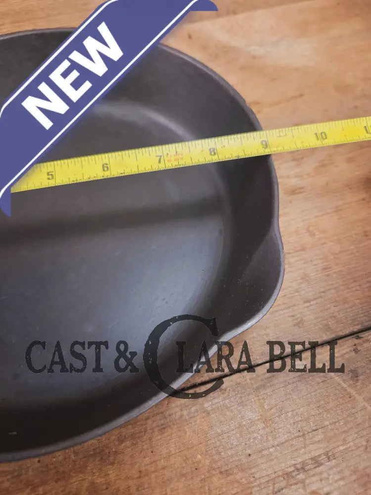 1940βs Griswold #6 Cast Iron Skillet with Small Block Logo and Smooth Bottom 699 I Skillet
