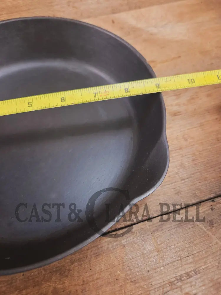 1940βs Griswold #6 Cast Iron Skillet with Small Block Logo and Smooth Bottom 699 I Skillet