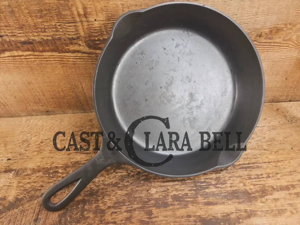 1940βs Griswold #6 Cast Iron Skillet with Small Block Logo and Smooth Bottom 699 K Skillet