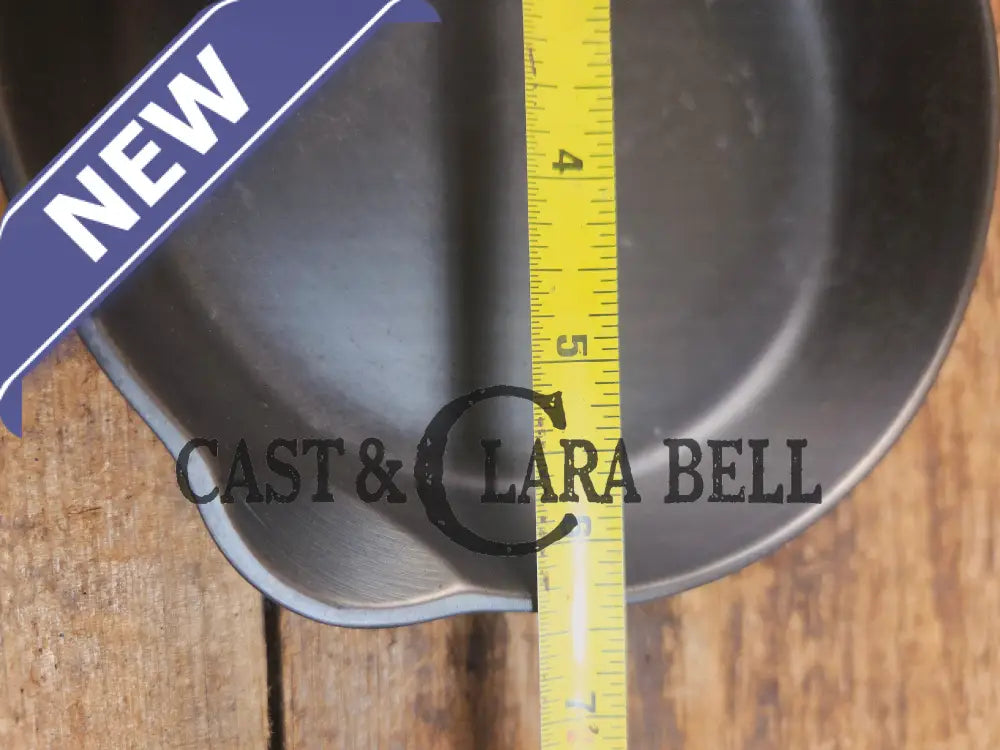 1940βs Griswold No. 3 Cast Iron Egg Skillet with Grooved Handle 709 K Skillet