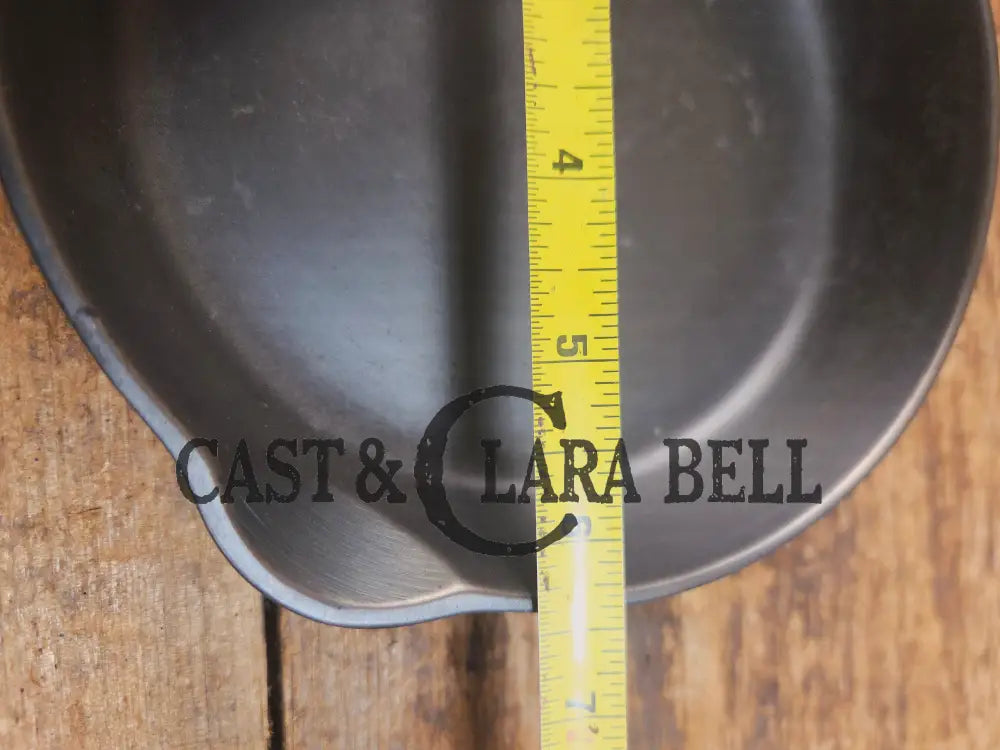 1940βs Griswold No. 3 Cast Iron Egg Skillet with Grooved Handle 709 K Skillet