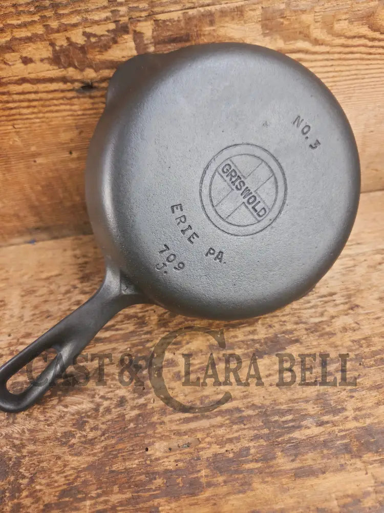 1940βs Griswold No. 3 Cast Iron Egg Skillet with Small Block Logo 709 J Skillet
