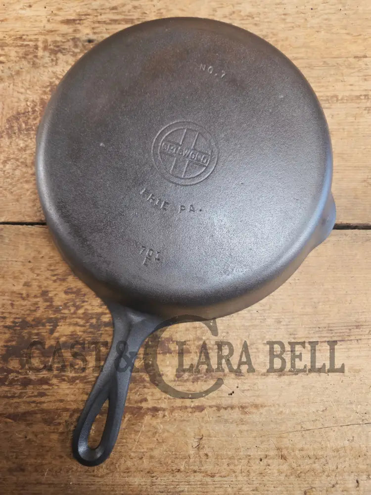 HTF Griswold No. 7 Cast Iron Skillet with Small Block Logo and Grooved Handle 701 Skillet