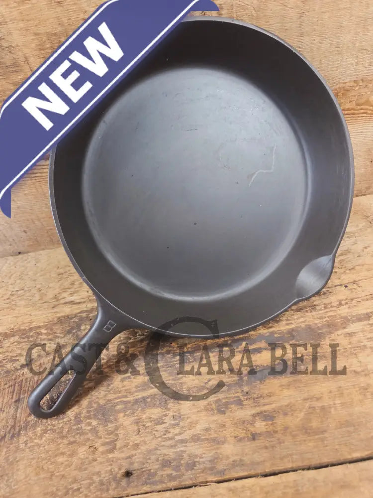 1940’s Griswold No. 8 Cast Iron Skillet with GROOVE handle and Small Block Logo 704 E - Skillet