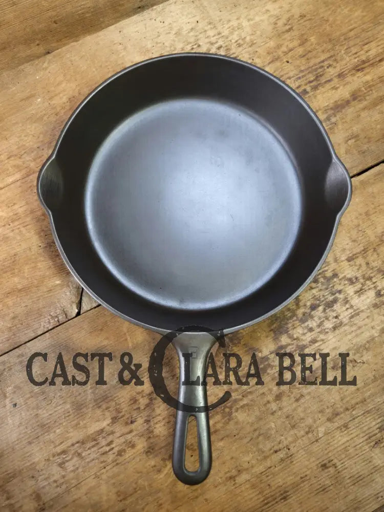 1940’s Griswold No. 8 Cast Iron Skillet with GROOVE handle and Small Block Logo 704 F. In beautiful condition. Almost