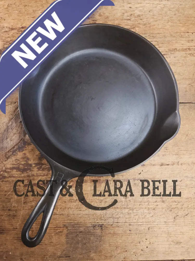 1940’s Griswold No. 8 Cast Iron Skillet with Small Block Logo 704 A. In beautiful condition. Almost mint Skillet