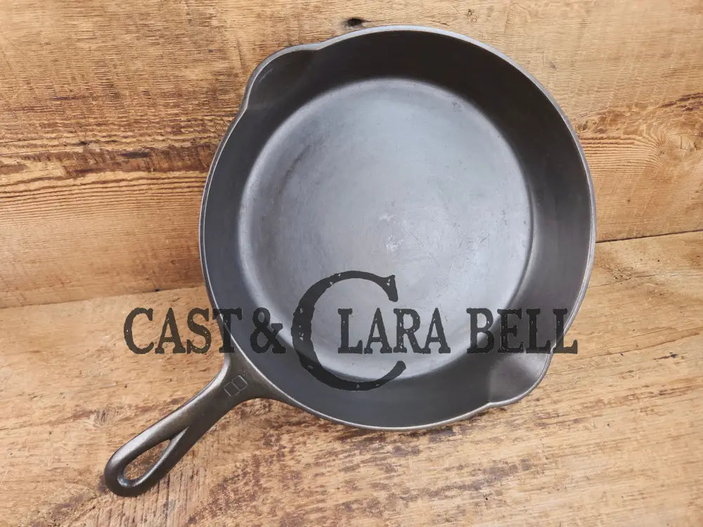 1940’s Griswold No. 8 Cast Iron Skillet with Small Block Logo 704 A. In beautiful condition. Almost mint Skillet