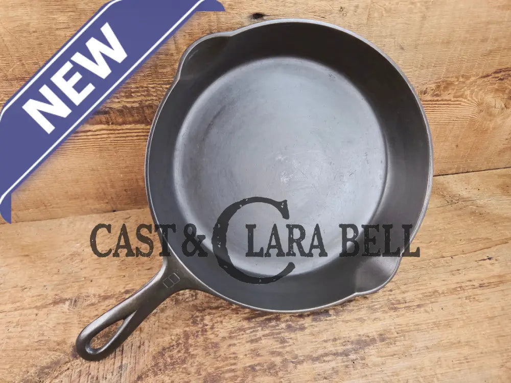 1940’s Griswold No. 8 Cast Iron Skillet with Small Block Logo 704 A. In beautiful condition. Almost mint Skillet