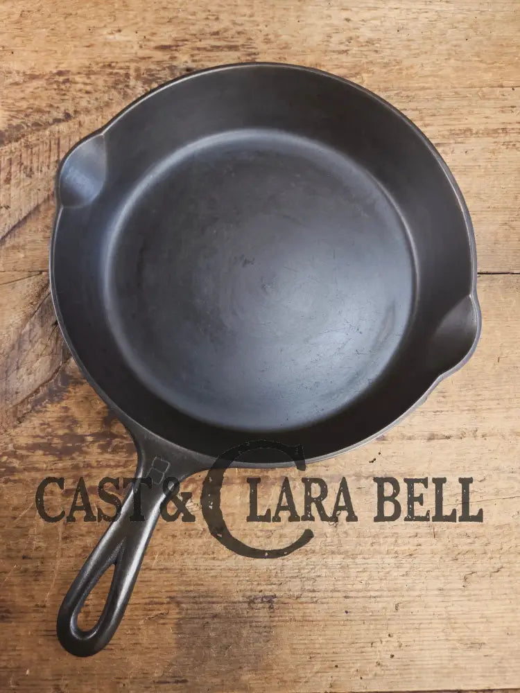 1940’s Griswold No. 8 Cast Iron Skillet with Small Block Logo 704 A. In beautiful condition. Almost mint Skillet