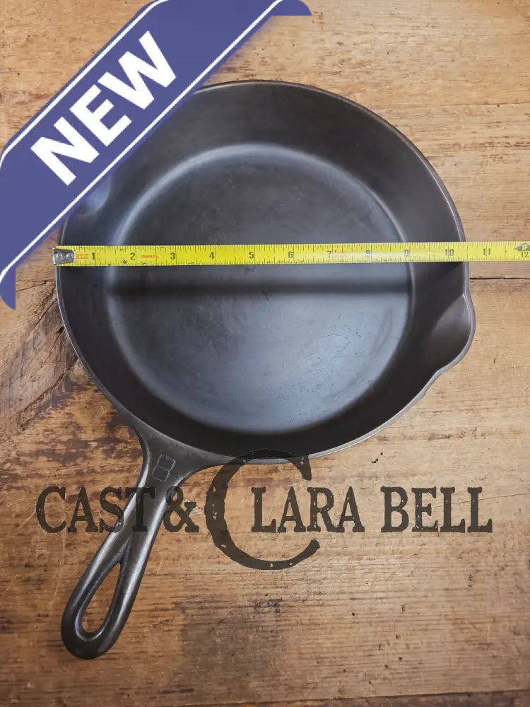 1940’s Griswold No. 8 Cast Iron Skillet with Small Block Logo 704 A. In beautiful condition. Almost mint Skillet
