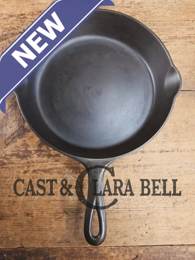 1940’s Griswold No. 8 Cast Iron Skillet with Small Block Logo 704 A. In beautiful condition. Almost mint Skillet