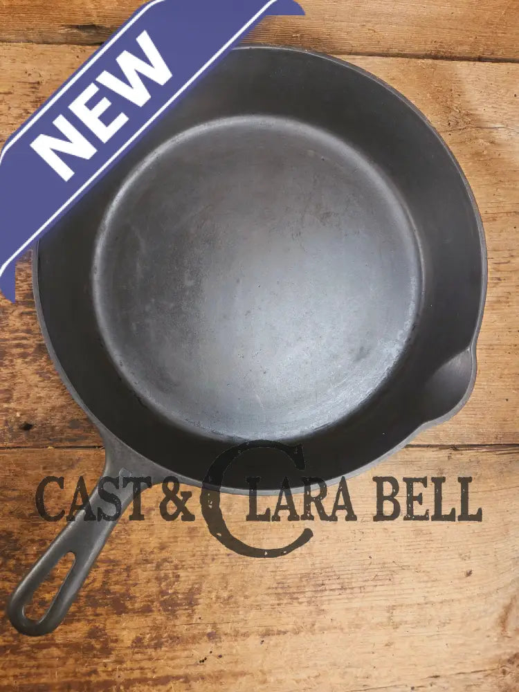 1940βs Griswold No. 8 Cast Iron Skillet with Small Block Logo 704 F Skillet