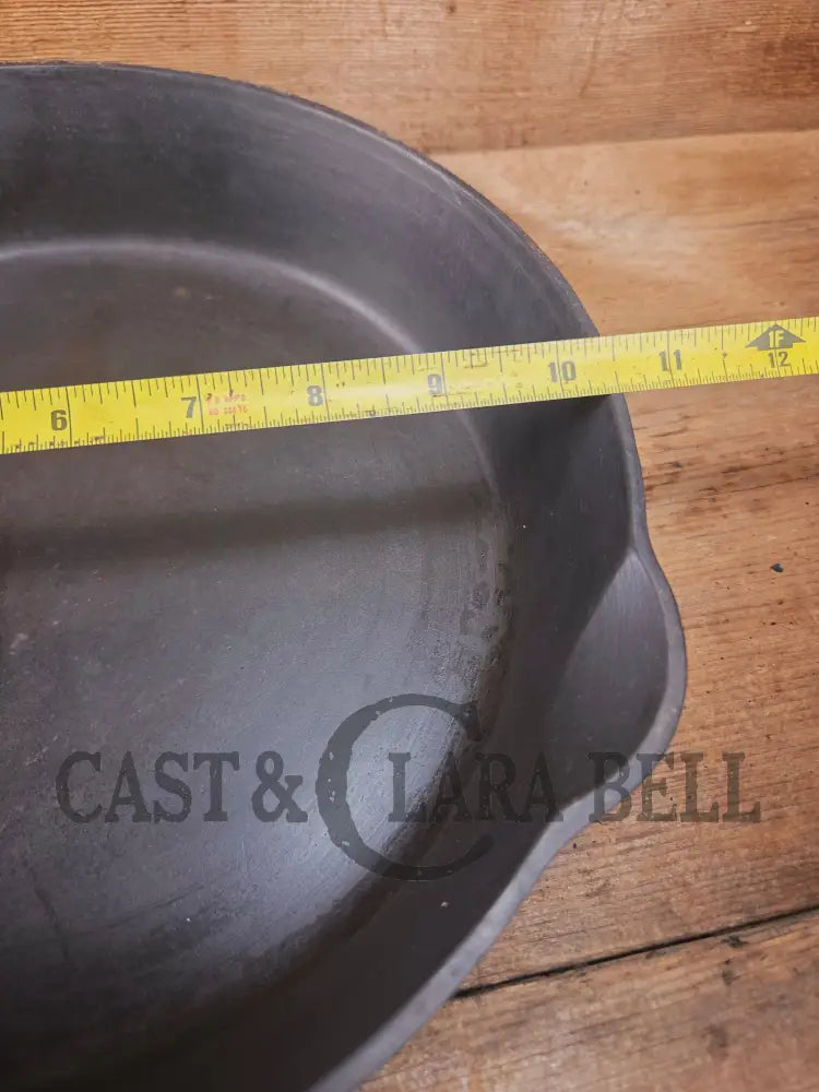 1940βs Griswold No. 8 Cast Iron Skillet with Small Block Logo 704 F Skillet