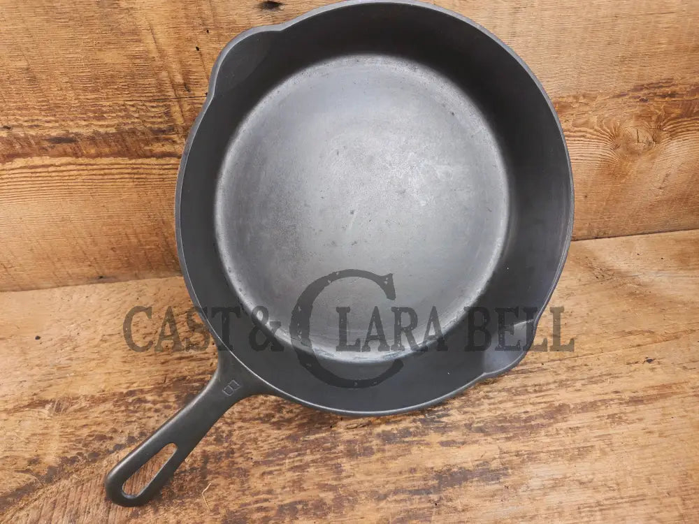 1940βs Griswold No. 8 Cast Iron Skillet with Small Block Logo 704 F Skillet