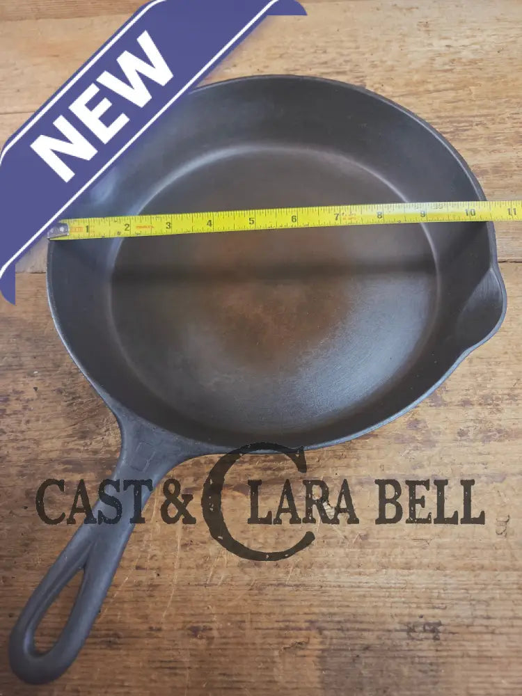 1940’s Griswold No. 8 Cast Iron Skillet with Small Block Logo 704 J. In beautiful condition. Almost mint Skillet