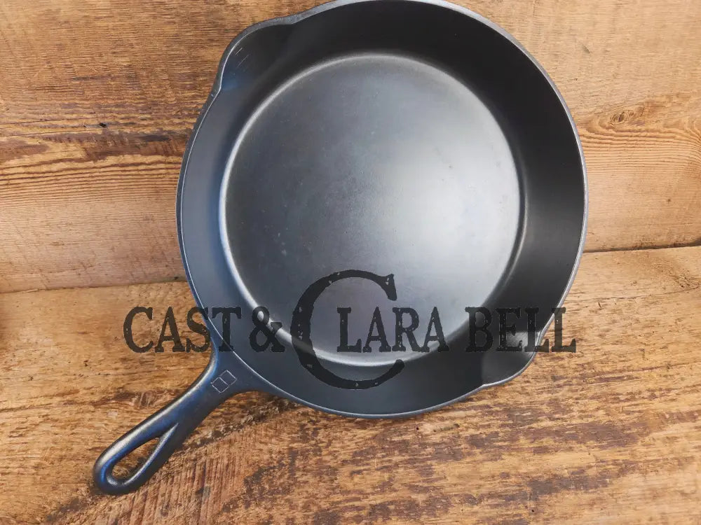 1940’s Griswold No. 8 Cast Iron Skillet with Small Block Logo 704 J. In beautiful condition. Almost mint - Skillet