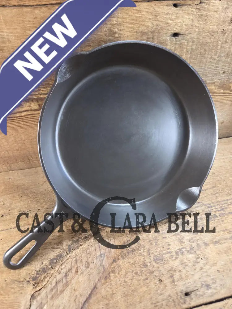 1940’s Griswold No. 8 Cast Iron Skillet with Small Block Logo 704 N. In beautiful condition. Almost mint Skillet