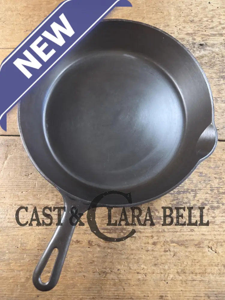 1940’s Griswold No. 8 Cast Iron Skillet with Small Block Logo 704 N. In beautiful condition. Almost mint Skillet