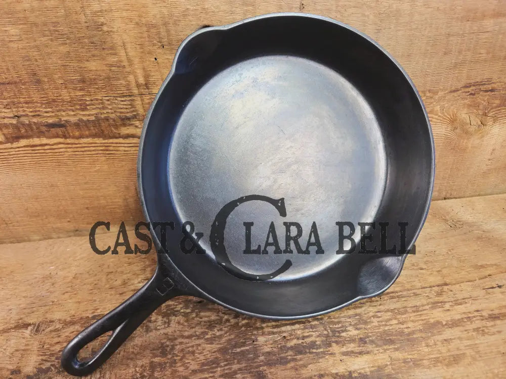 1940βs Griswold No. 8 Cast Iron Skillet with Small Block Logo 704 T Skillet