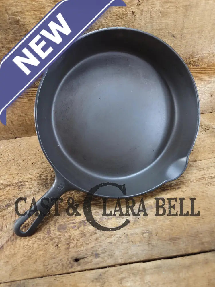 1940βs Griswold No. 8 Cast Iron Skillet with Small Block Logo and Smooth Bottom 704 I Skillet