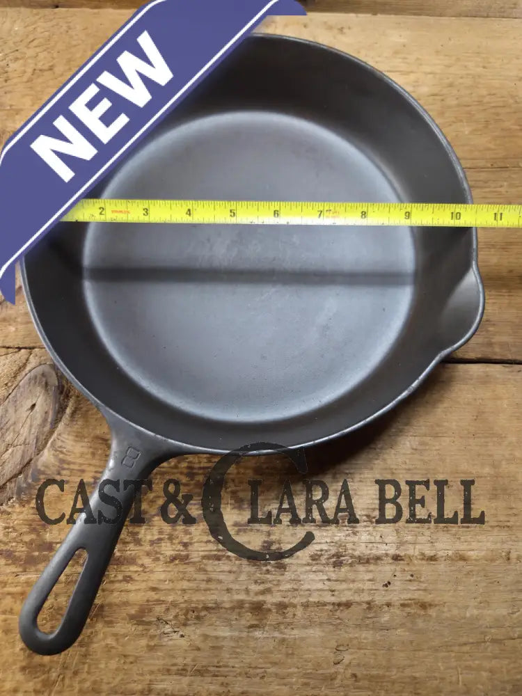 1940βs Griswold No. 8 Cast Iron Skillet with Small Block Logo and Smooth Bottom 704 I Skillet