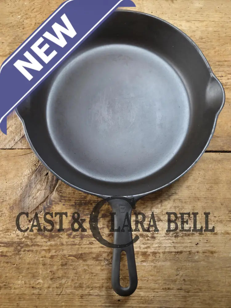 1940βs Griswold No. 8 Cast Iron Skillet with Small Block Logo and Smooth Bottom 704 I Skillet