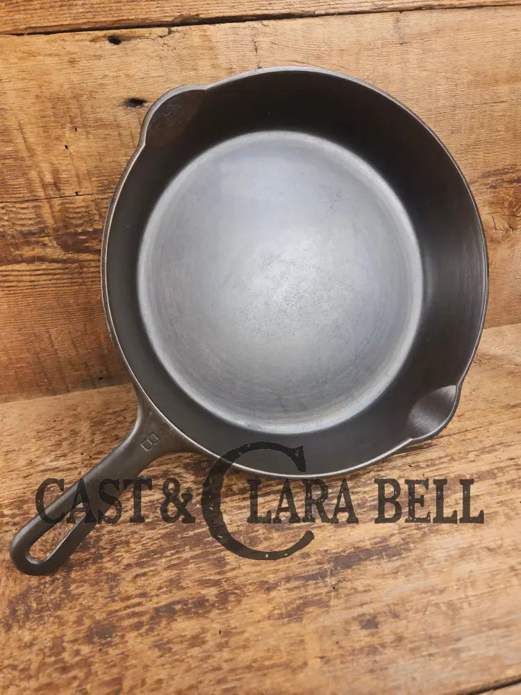 1940βs Griswold No. 8 Cast Iron Skillet with Small Block Logo and Smooth Bottom 704 N Skillet