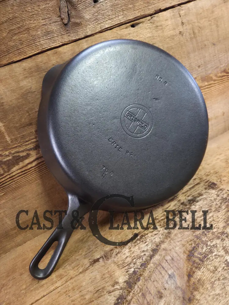 1940βs Griswold No. 8 Cast Iron Skillet with Small Block Logo and Smooth Bottom 704 N Skillet