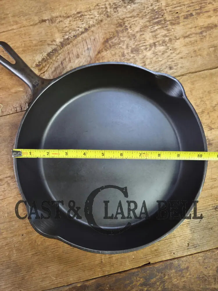1940βs Griswold No. 8 Cast Iron Skillet with Small Block Logo and Smooth Bottom 704 N Skillet