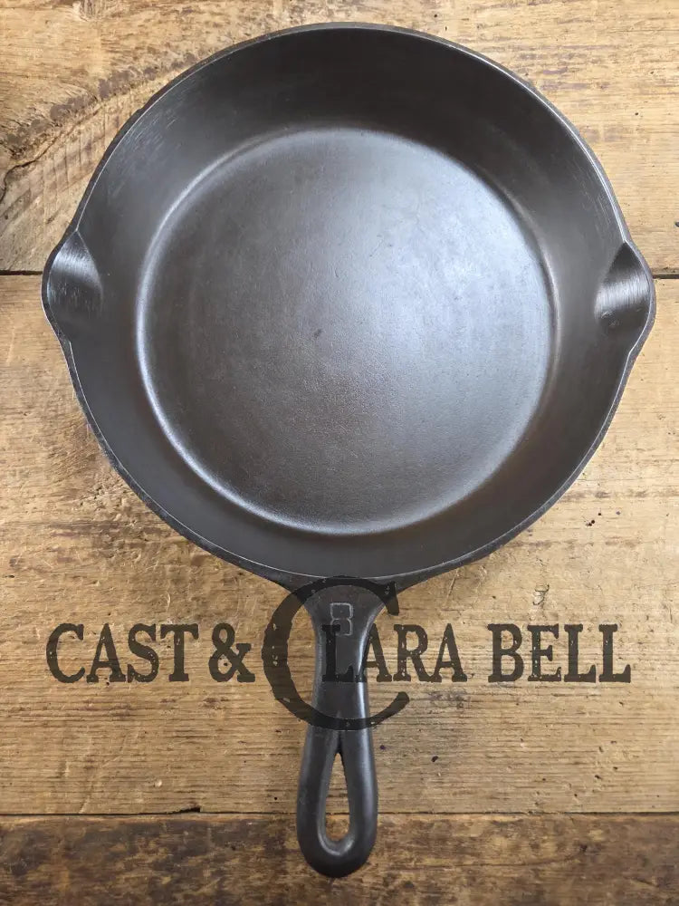 1940βs Griswold No. 8 Cast Iron Skillet with Small Block Logo and Smooth Bottom 704 Z Skillet