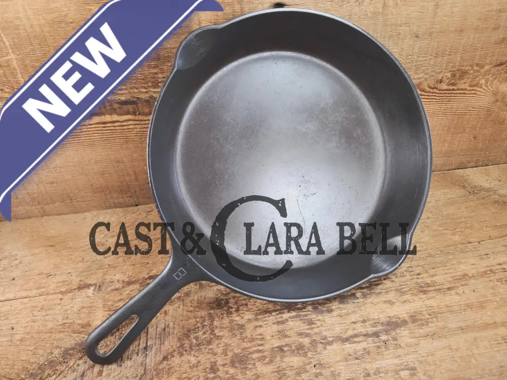 1940βs Griswold No. 8 Cast Iron Skillet with Small Block Logo and Smooth Bottom with GROOVE handle! 704 A Skillet