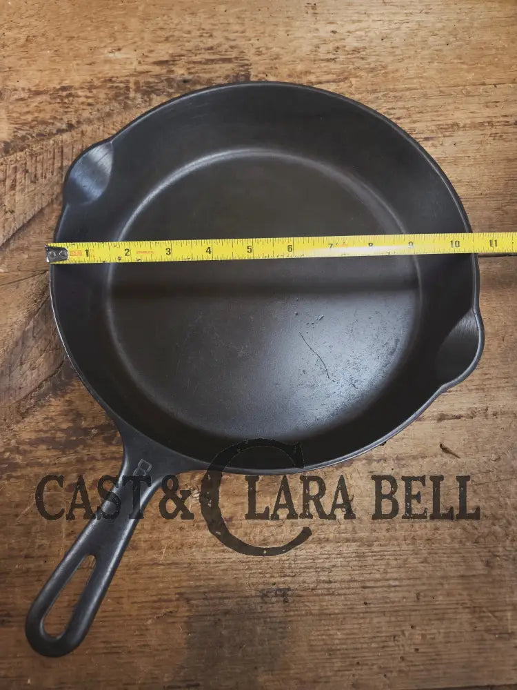 1940โs Griswold No. 8 Cast Iron Skillet with Small Block Logo and Smooth Bottom with GROOVE handle! 704 A Skillet