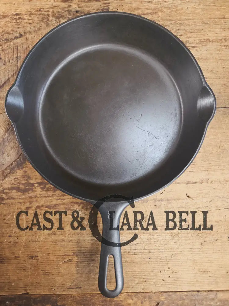 1940โs Griswold No. 8 Cast Iron Skillet with Small Block Logo and Smooth Bottom with GROOVE handle! 704 A Skillet