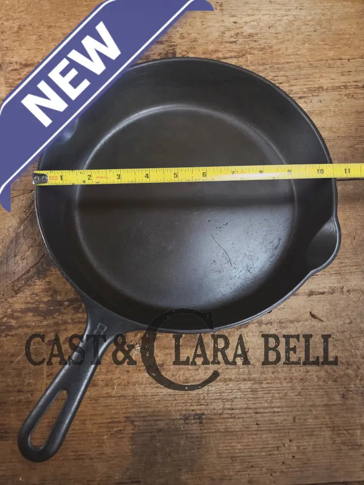 1940βs Griswold No. 8 Cast Iron Skillet with Small Block Logo and Smooth Bottom with GROOVE handle! 704 A Skillet