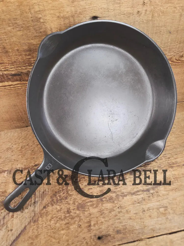 1940โs Griswold No. 8 Cast Iron Skillet with Small Block Logo and Smooth Bottom with GROOVE handle! 704 A Skillet