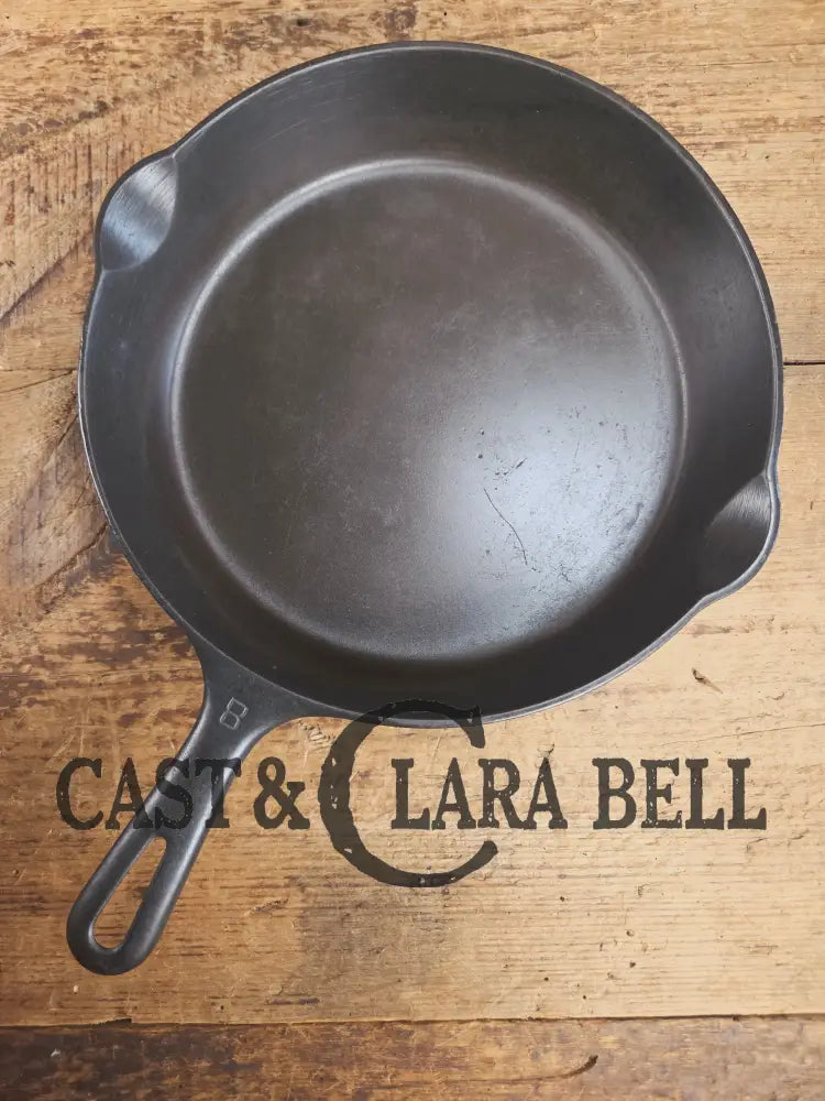 1940โs Griswold No. 8 Cast Iron Skillet with Small Block Logo and Smooth Bottom with GROOVE handle! 704 A Skillet