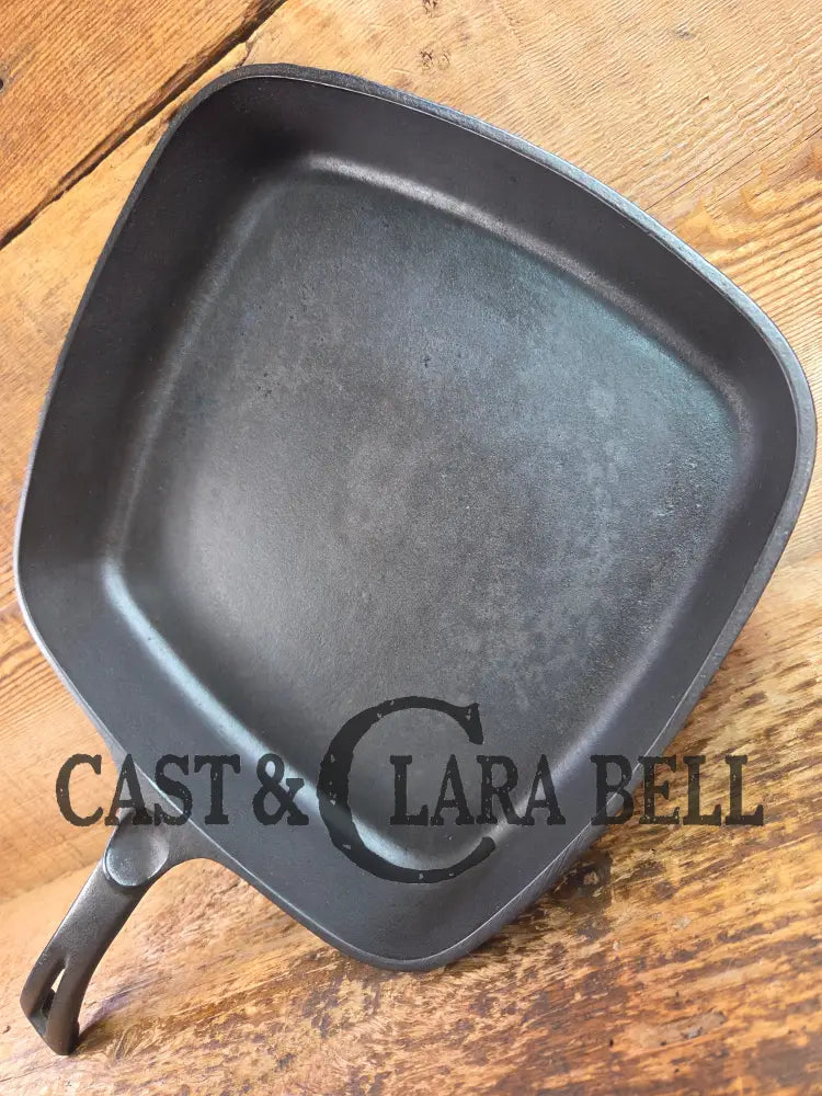 1940’s Wagner Square Skillet with Stylized Logo 1218 D. GREAT pan to have in the kitchen! Skillet