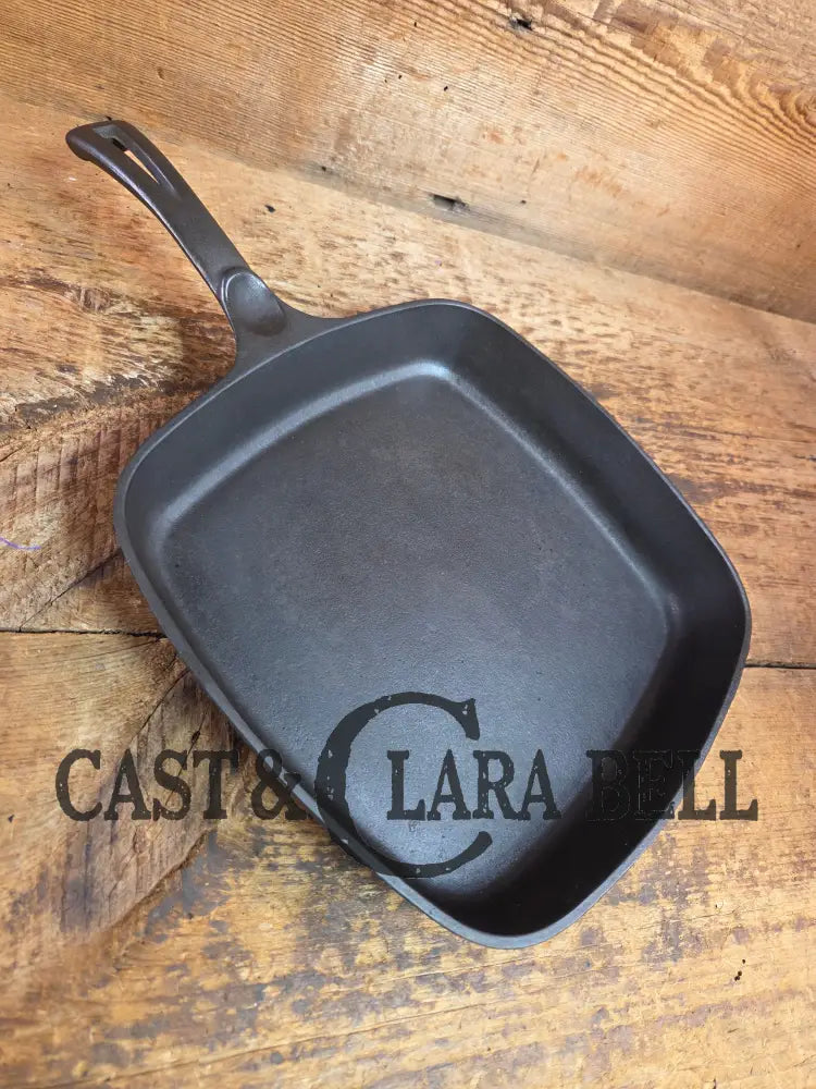 1940’s Wagner Square Skillet with Stylized Logo 1218 D. GREAT pan to have in the kitchen! Skillet