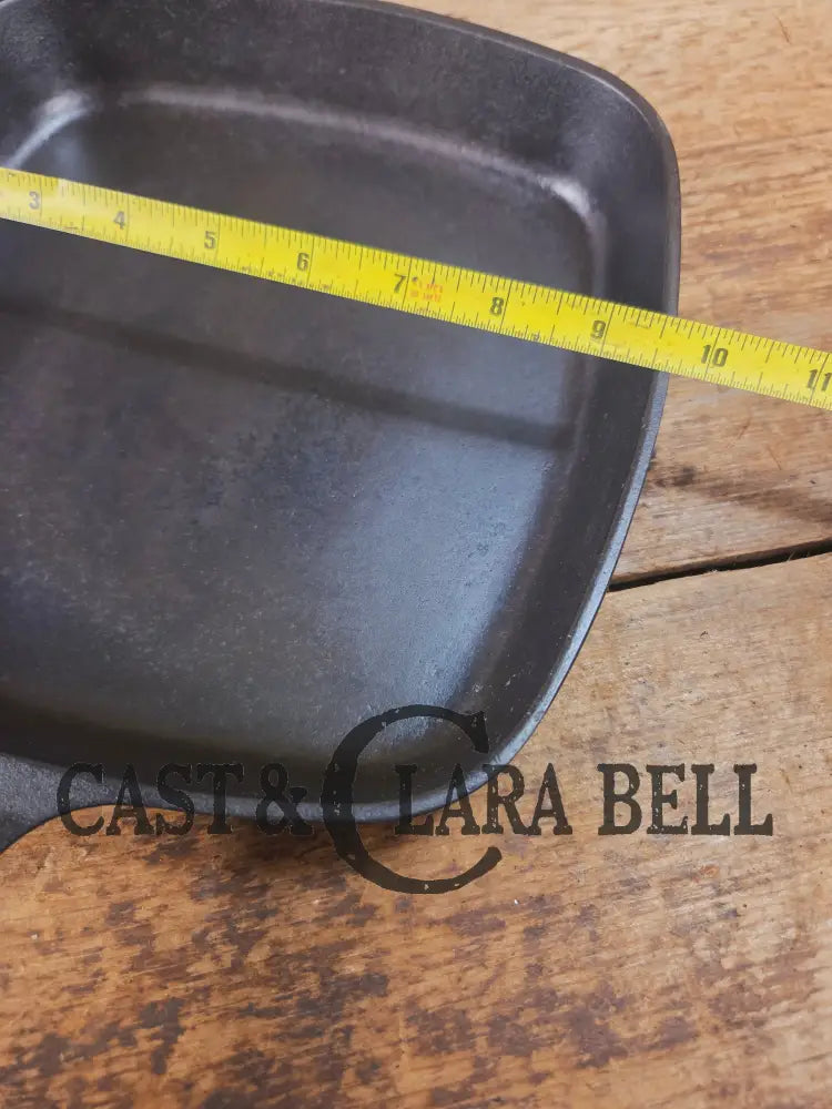 1940’s Wagner Square Skillet with Stylized Logo 1218 D. GREAT pan to have in the kitchen! Skillet