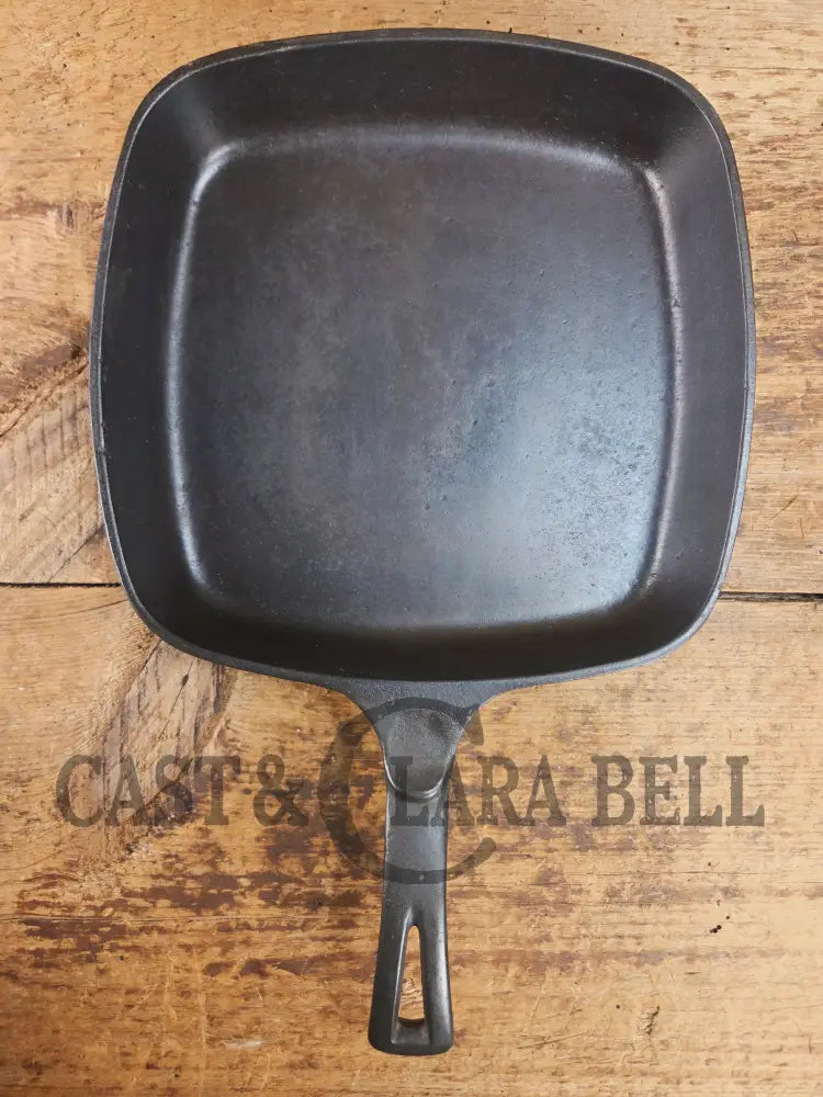 1940βs Wagner Square Skillet with Stylized Logo 1218 D. GREAT pan to have in the kitchen! Skillet