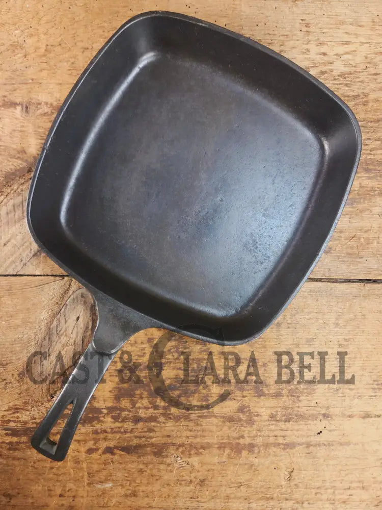 1940βs Wagner Square Skillet with Stylized Logo 1218 D. GREAT pan to have in the kitchen! Skillet