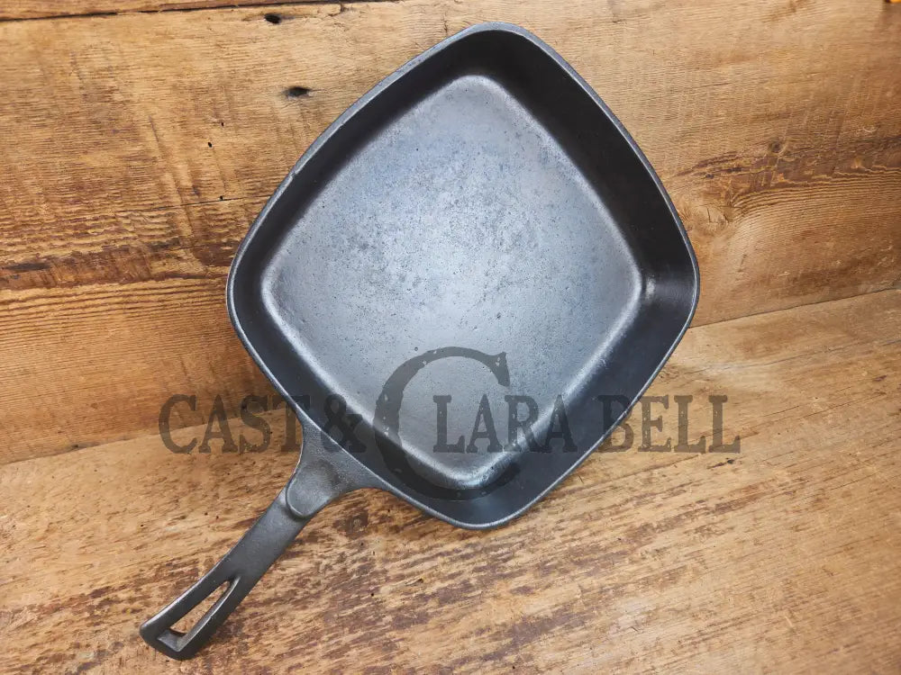 1940βs Wagner Square Skillet with Stylized Logo 1218 D. GREAT pan to have in the kitchen! Skillet