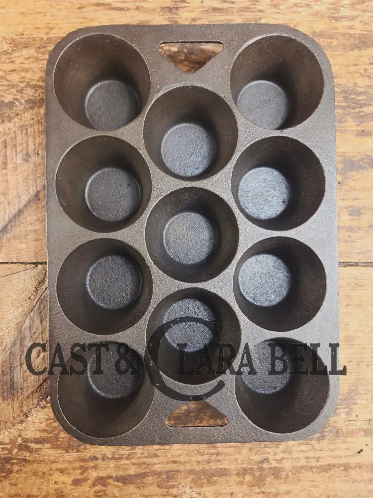 1950βs Era Wagner Cast Iron Popover Pan 11 cup. Perfect for cornbread muffins or popovers SC24 - Bakeware