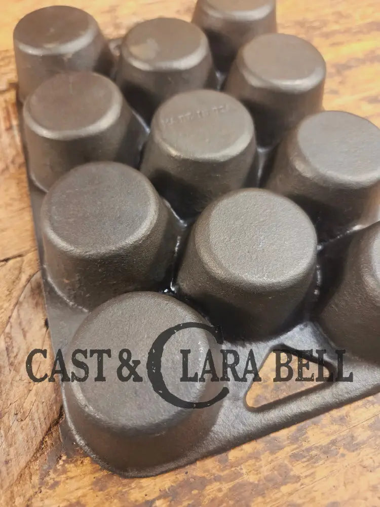 1950βs Era Wagner Cast Iron Popover Pan 11 cup. Perfect for cornbread muffins or popovers SC24 - Bakeware