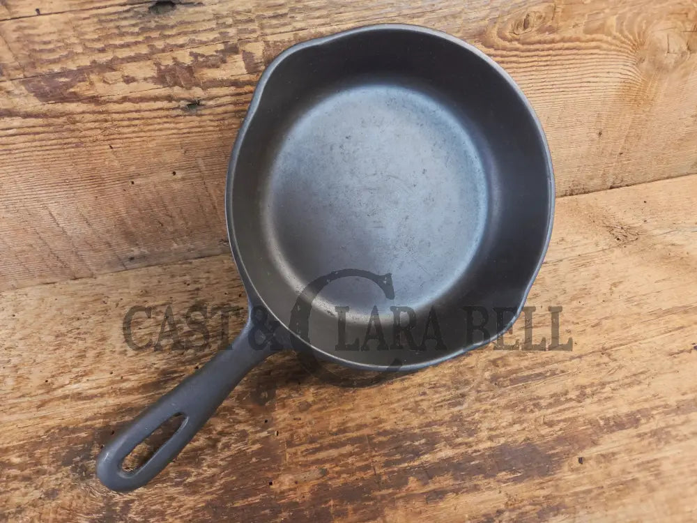 1950’s Wagner made Griswold #4 B Skillet with Smooth Bottom. A fantastic #4 skillet - Skillet