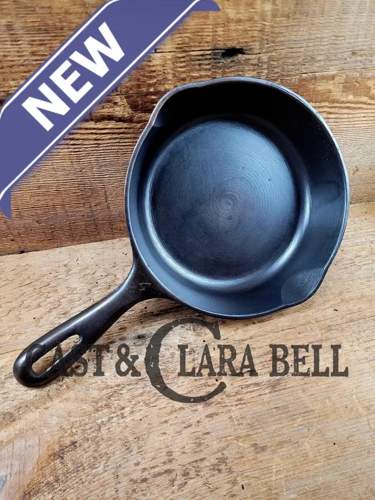 1950βS Wagner Made Griswold #4 Skillet With Smooth Bottom. Very Cool Tough To Find Egg Skillet!