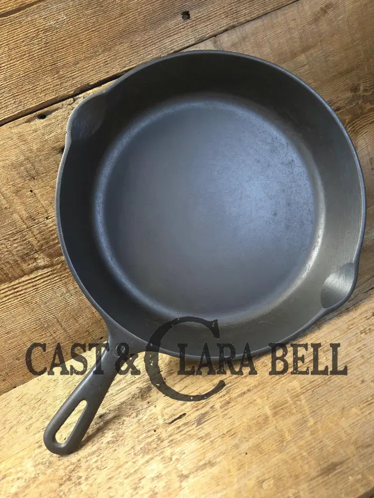 1950’s Wagner made Griswold #9 Skillet with Smooth Bottom. FANTASTIC daily cooker for gas or electric coil only. 11 1/4
