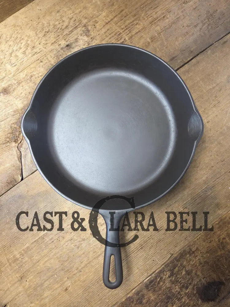 1950’s Wagner made Griswold #9 Skillet with Smooth Bottom. FANTASTIC daily cooker for gas or electric coil only. 11 1/4