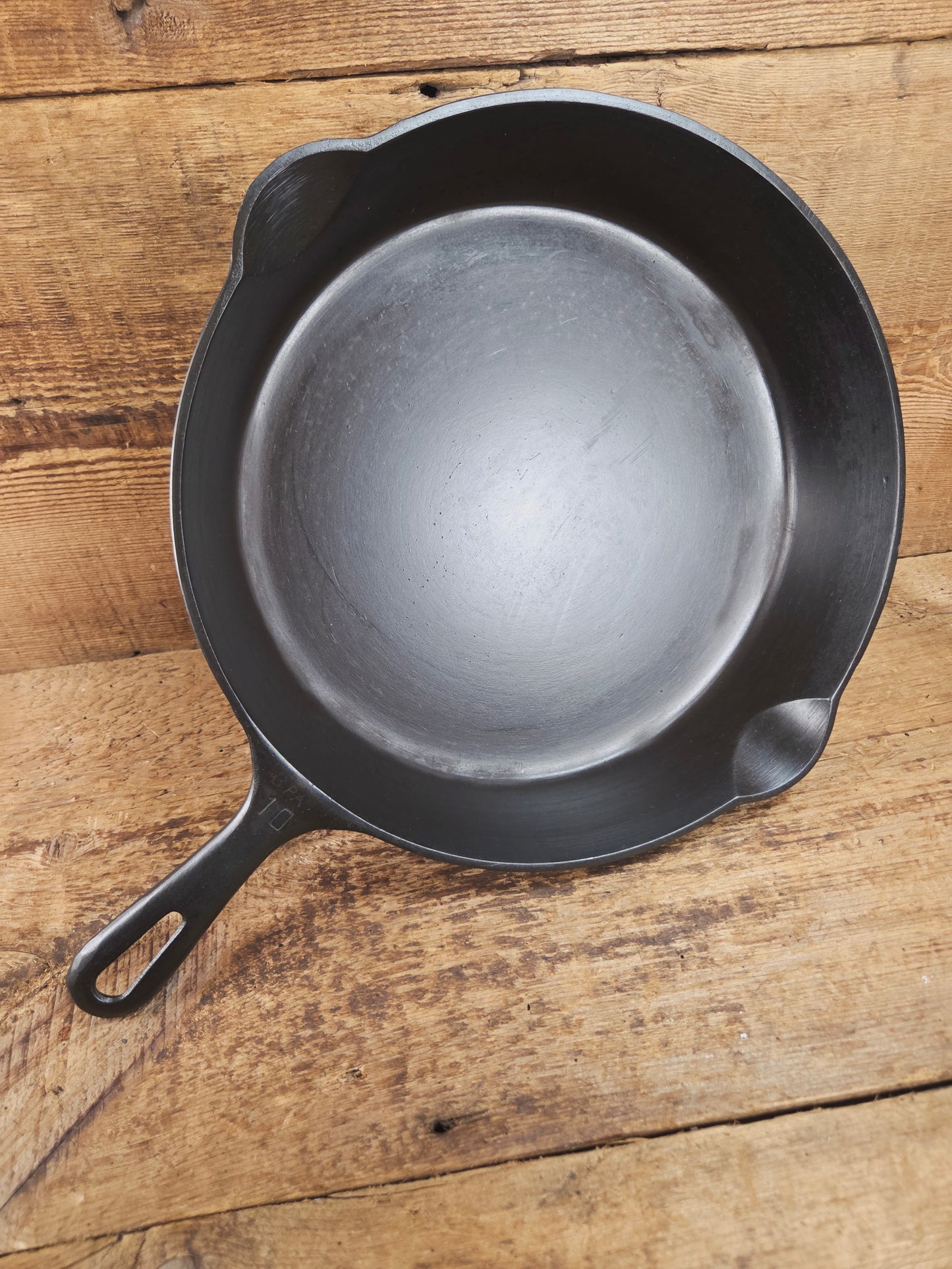 Big 1940's Griswold #10 Skillet with Small Block Logo and Heat Ring, 716 E. Fantastic every day pan, Getting harder to find these!