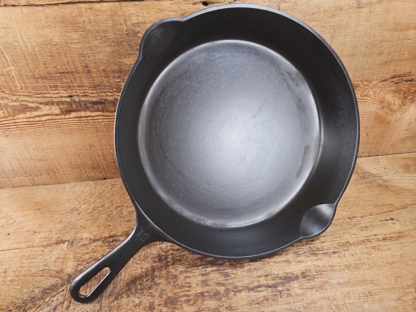 Big 1940's Griswold #10 Skillet with Small Block Logo and Heat Ring, 716 E. Fantastic every day pan, Getting harder to find these!